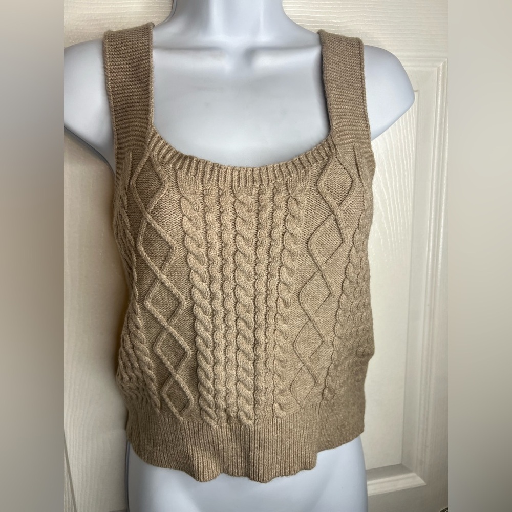 Cotton Emporium Women’s Medium Tan Acrylic Cable Knit Sleeveless Sweater Top M - Picture 4 of 14